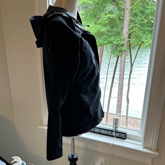 Marmot Gore Tex Women's Black Hooded Rain Jacket, Size Small, Like New - Picture 6 of 13